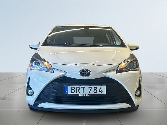Toyota Yaris 2 of 18