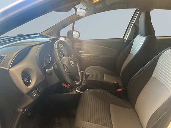 Toyota Yaris 7 of 18
