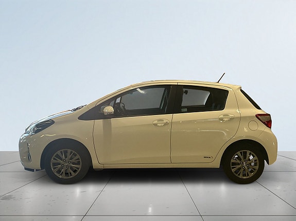 Toyota Yaris 4 of 18