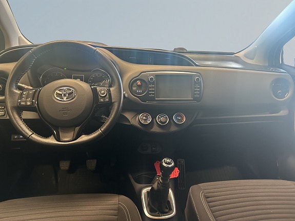 Toyota Yaris 8 of 18