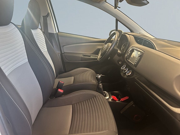 Toyota Yaris 10 of 18