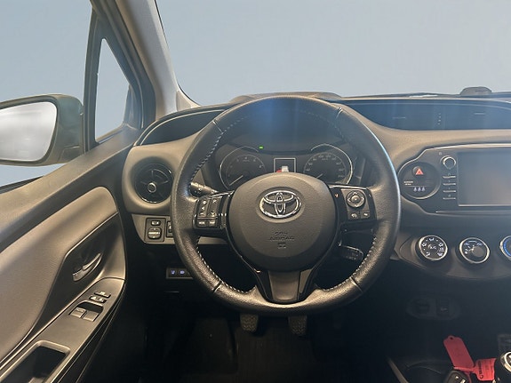 Toyota Yaris 9 of 18