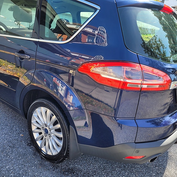 Ford S-MAX 8 of 12