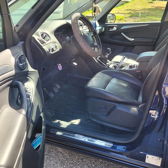 Ford S-MAX 2 of 12