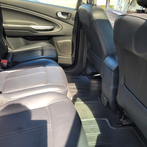 Ford S-MAX 3 of 12