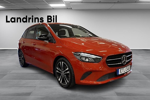Mercedes-Benz B200 d 3 of 18
