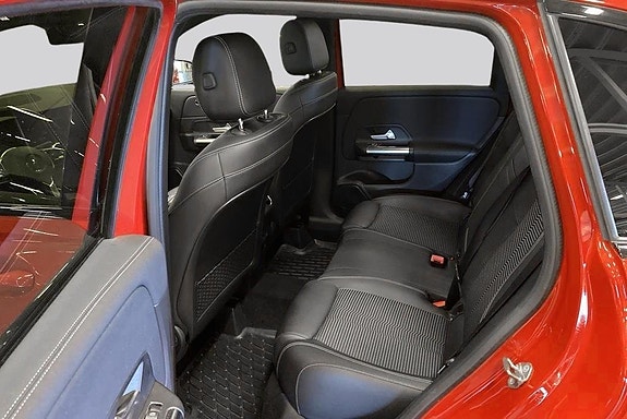 Mercedes-Benz B200 d 9 of 18