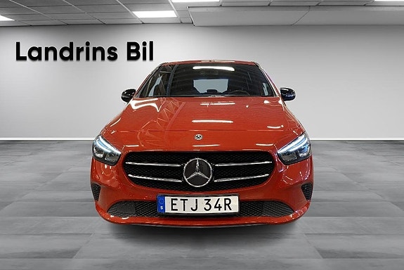 Mercedes-Benz B200 d 2 of 18