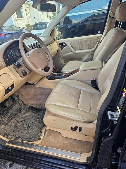 Mercedes-Benz ML500 5 of 7