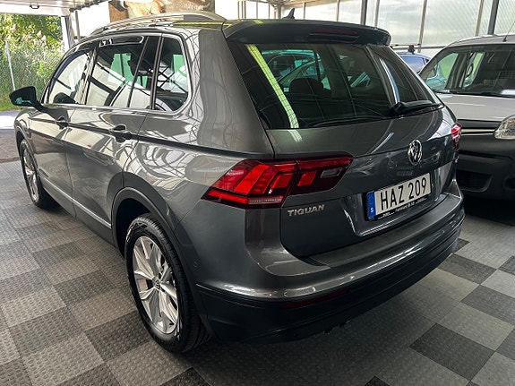 Volkswagen Tiguan 3 of 19