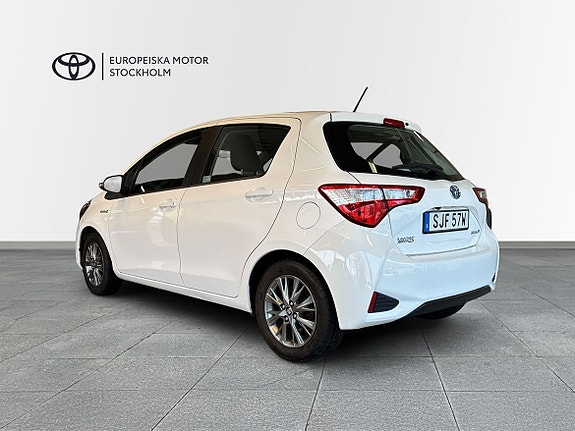 Toyota Yaris 2 of 12