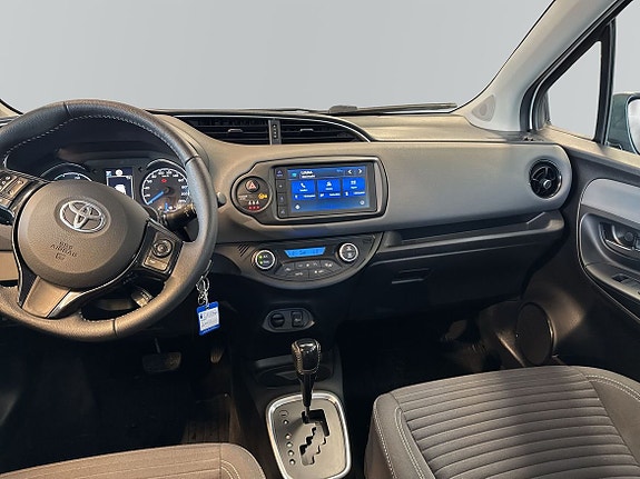Toyota Yaris 8 of 12