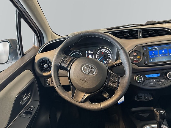 Toyota Yaris 9 of 12