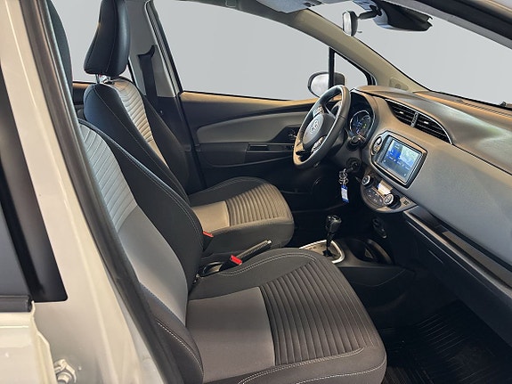 Toyota Yaris 6 of 12