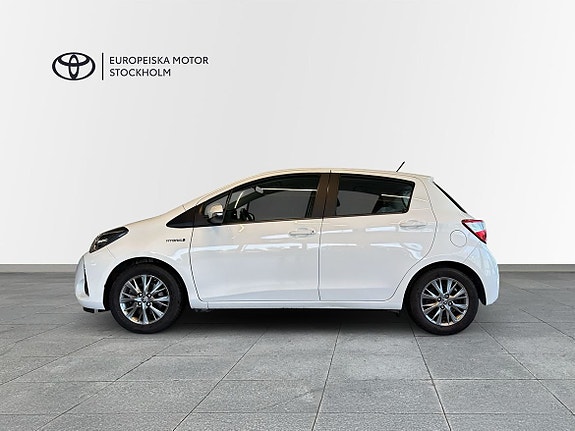 Toyota Yaris 3 of 12