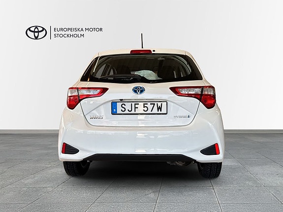 Toyota Yaris 4 of 12