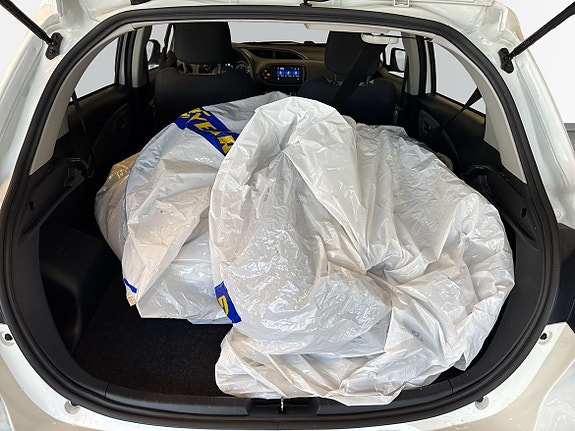 Toyota Yaris 10 of 12