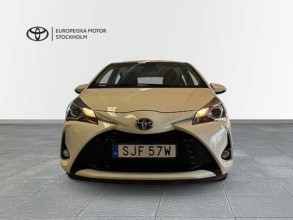 Toyota Yaris 5 of 12