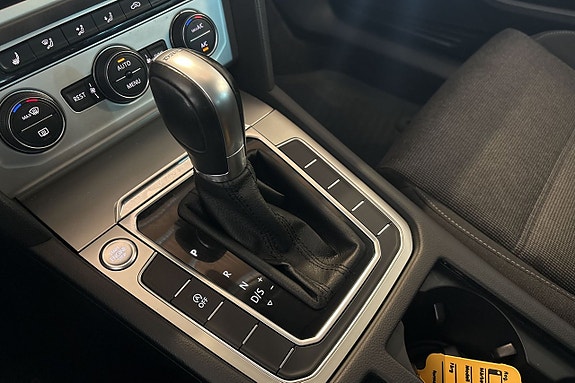 Volkswagen Passat 15 of 21
