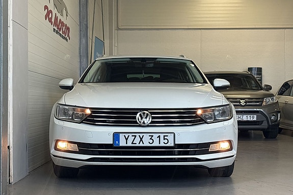 Volkswagen Passat 3 of 21