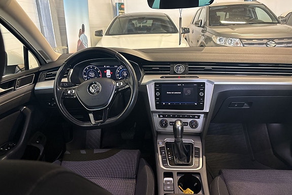 Volkswagen Passat 12 of 21