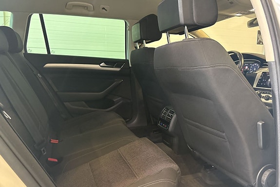 Volkswagen Passat 9 of 21