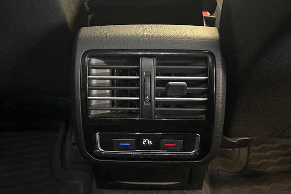 Volkswagen Passat 10 of 21