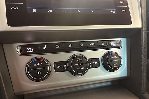 Volkswagen Passat 16 of 21