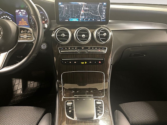 Mercedes-Benz GLC300 e 11 of 24