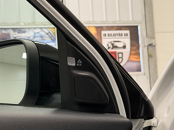 Volvo XC70 16 of 29