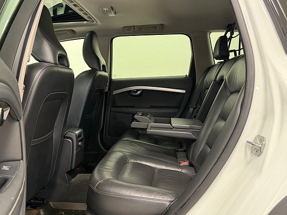 Volvo XC70 25 of 29