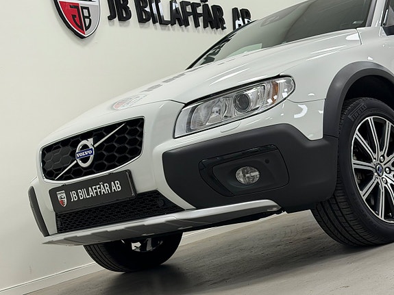 Volvo XC70 2 of 29