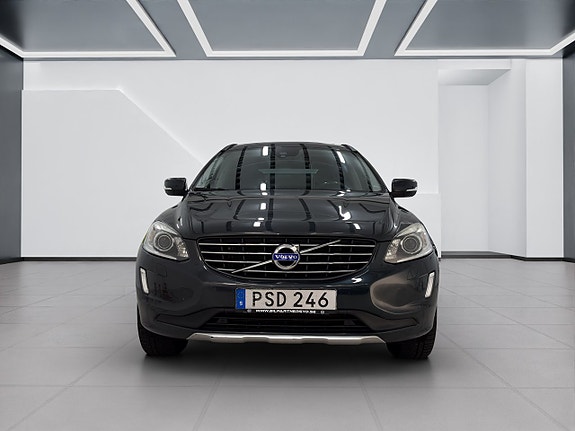 Volvo XC60 2 of 15