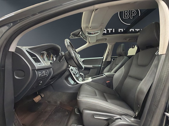 Volvo XC60 8 of 15