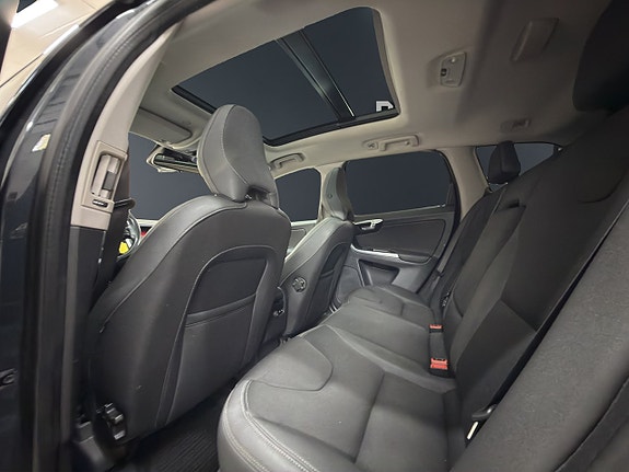 Volvo XC60 9 of 15