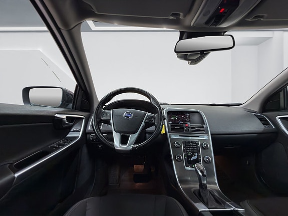 Volvo XC60 11 of 15