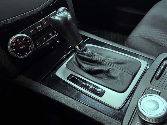 Mercedes-Benz C180 9 of 16