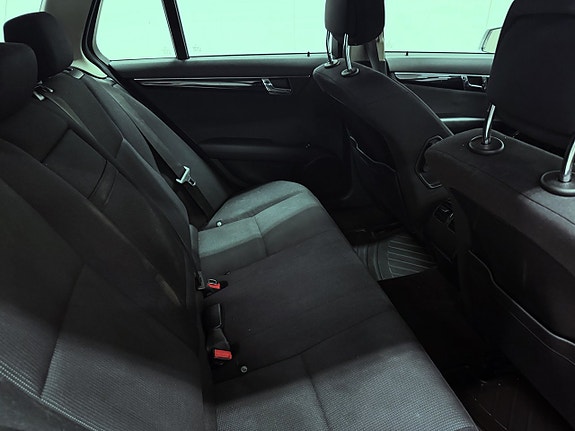 Mercedes-Benz C180 11 of 16