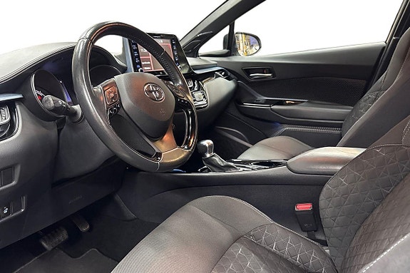 Toyota C-HR 13 of 21