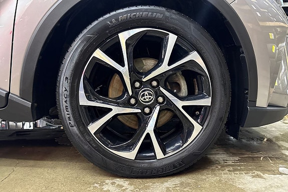Toyota C-HR 16 of 21