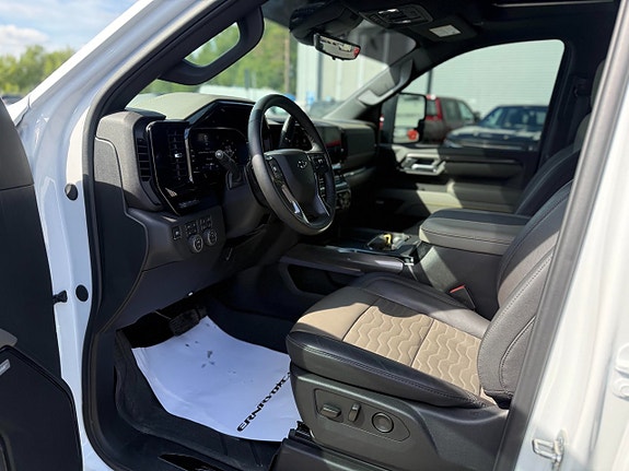 Chevrolet Silverado 2500 4 of 9