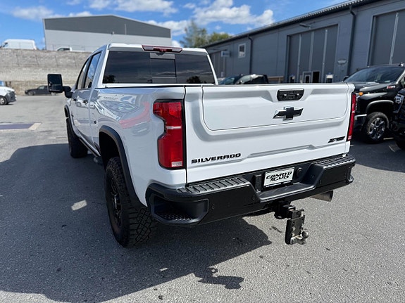 Chevrolet Silverado 2500 3 of 9