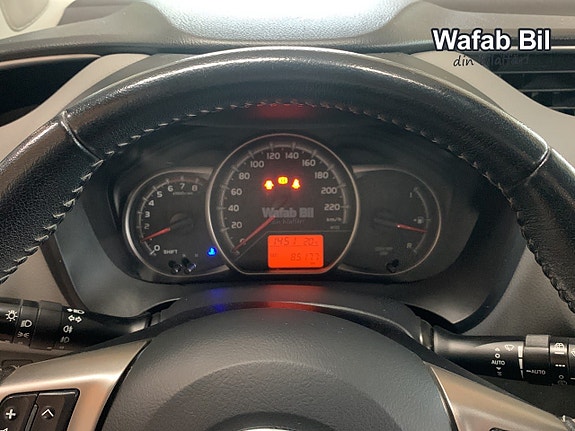 Toyota Yaris 10 of 17