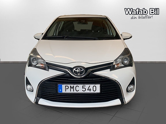 Toyota Yaris 2 of 17
