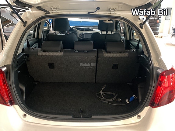 Toyota Yaris 14 of 17