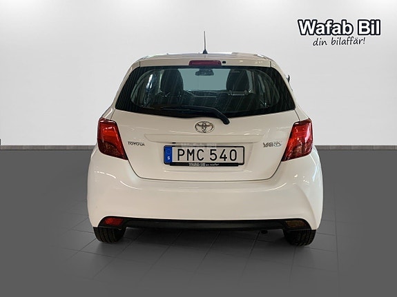 Toyota Yaris 5 of 17