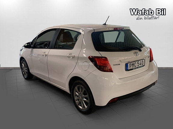 Toyota Yaris 6 of 17
