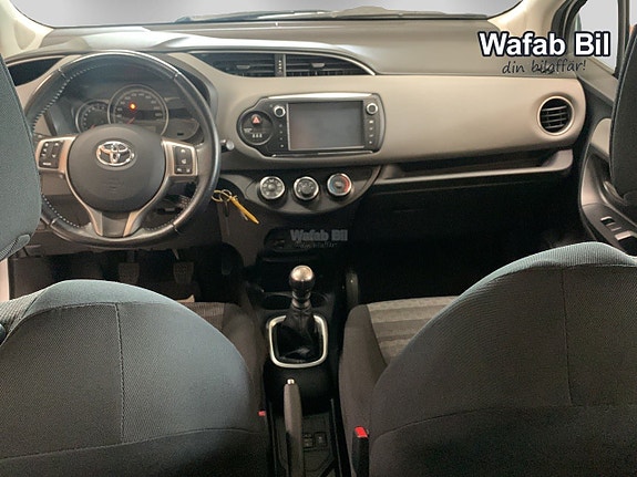 Toyota Yaris 7 of 17
