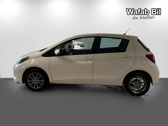 Toyota Yaris 4 of 17