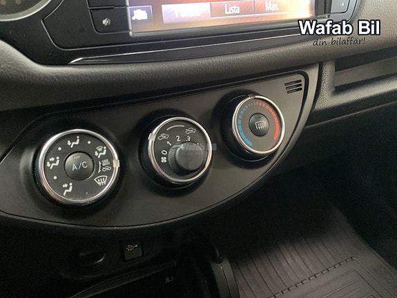 Toyota Yaris 13 of 17